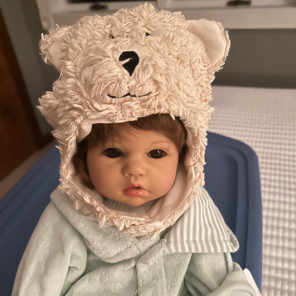 Under the Nile infant hat snap under the chin. Cream color machine washable. NWT
